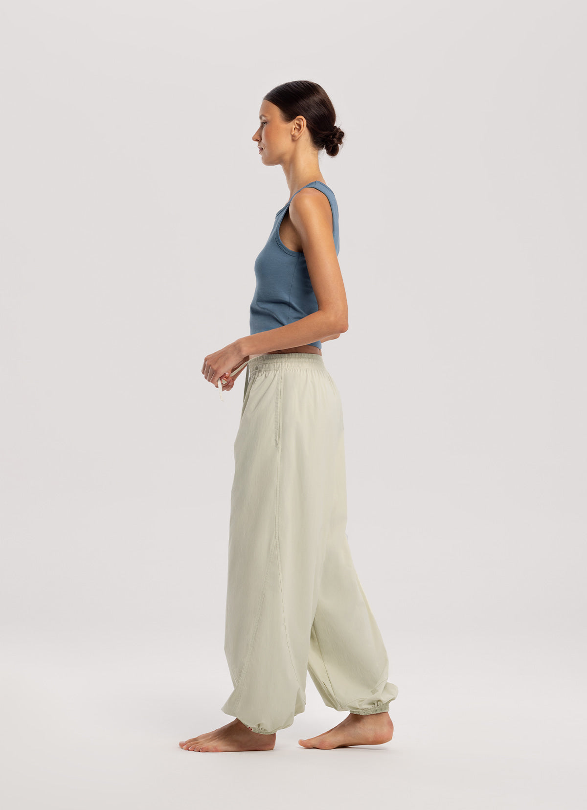 Diagonal jogger pants (Nylon ver.) (Unisex)_Celadon Tint