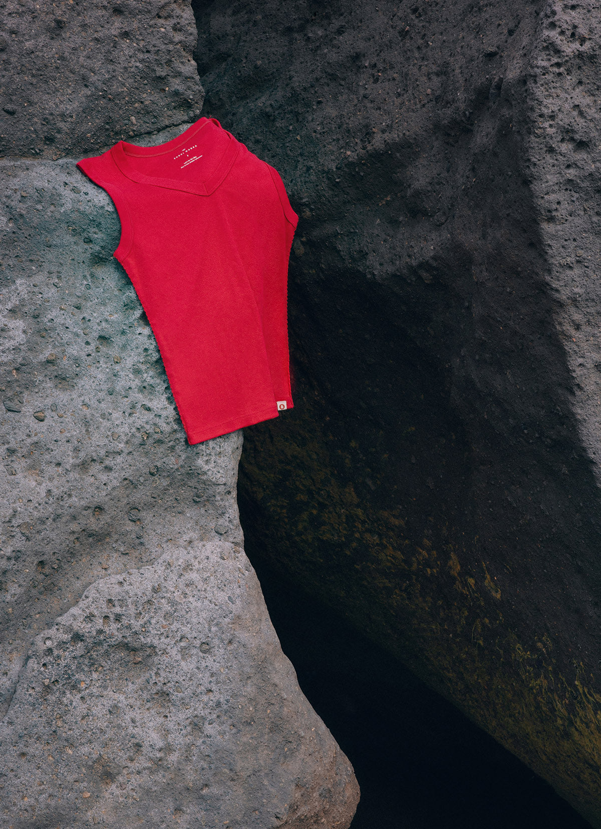 Essential V sleeveless_Persian Red