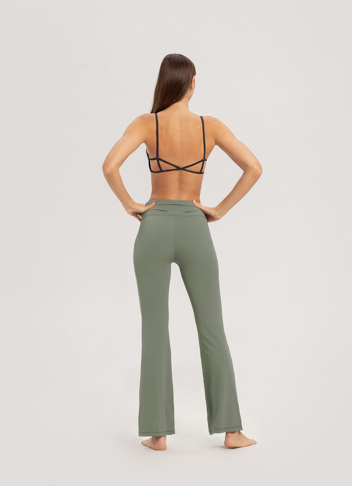 [Movement Line] Shirring flare pants_Sea Spray