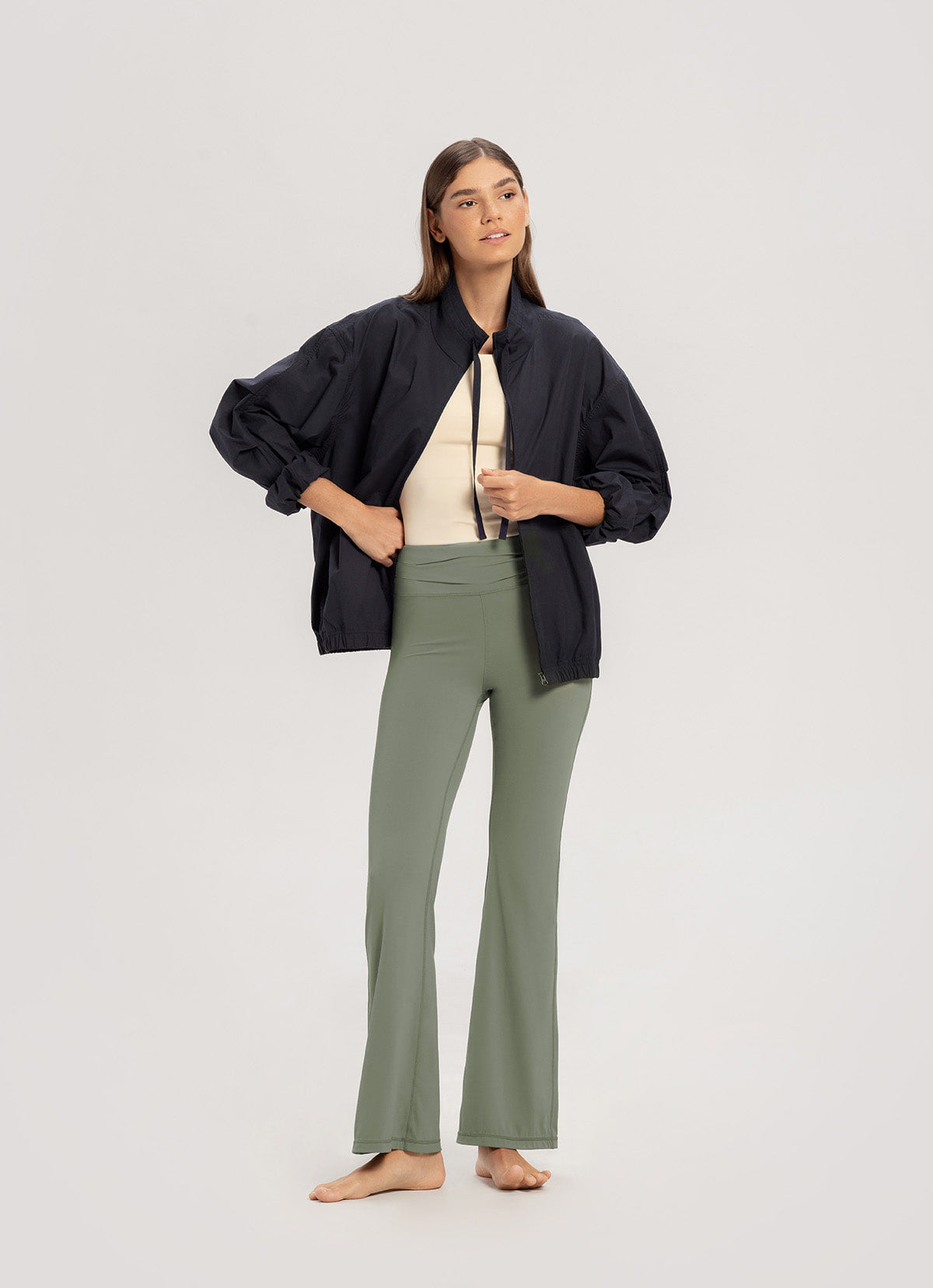 [Movement Line] Shirring flare pants_Sea Spray