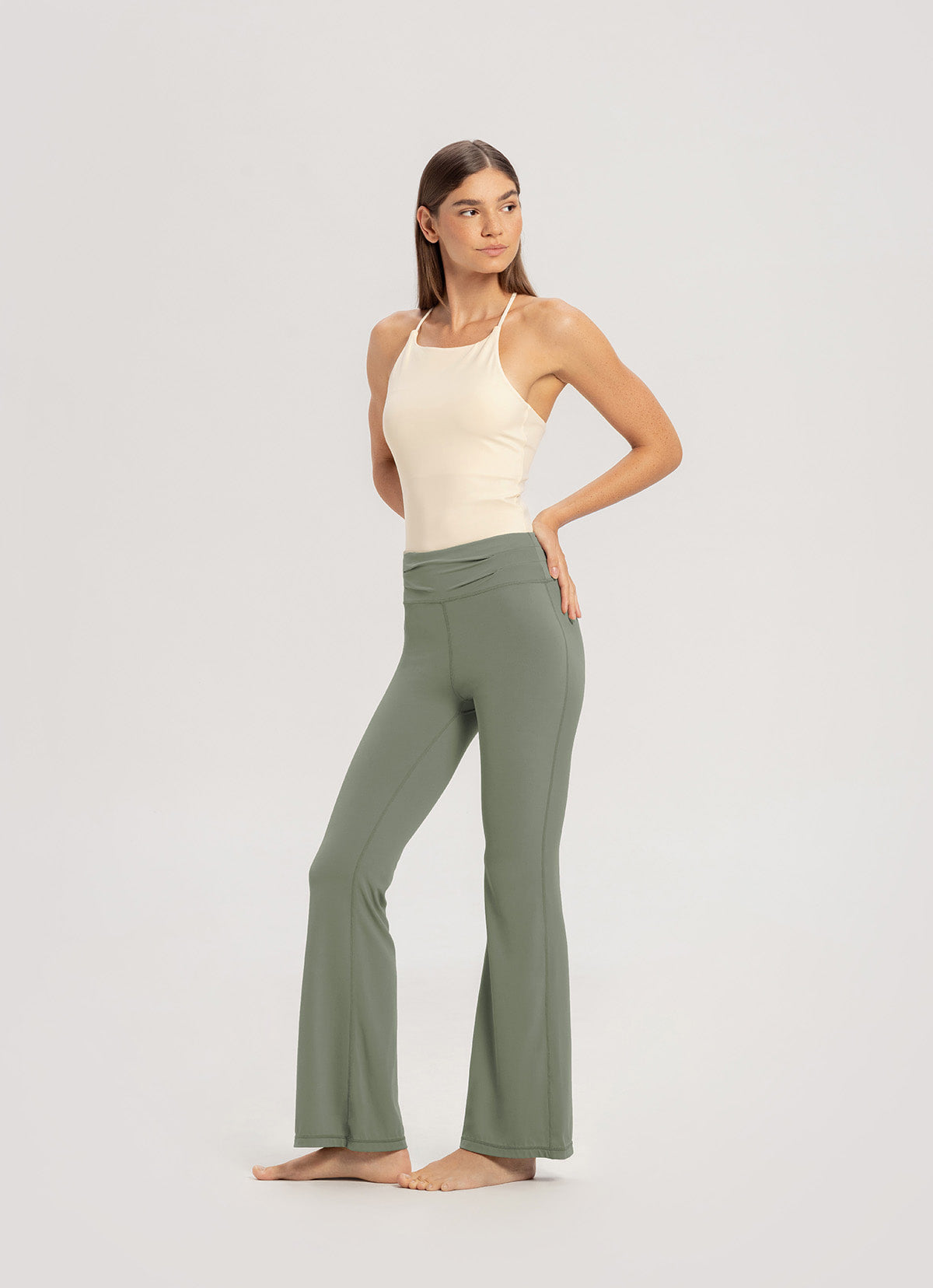 [Movement Line] Shirring flare pants_Sea Spray