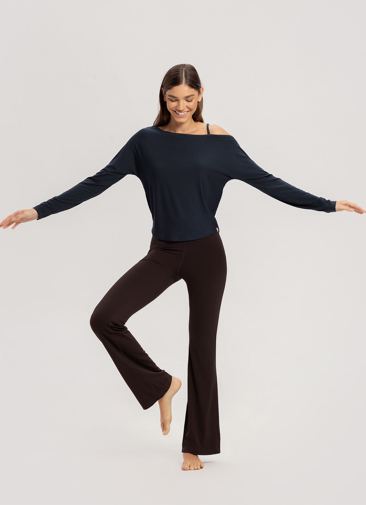 [Movement Line] Shirring flare pants_Mole