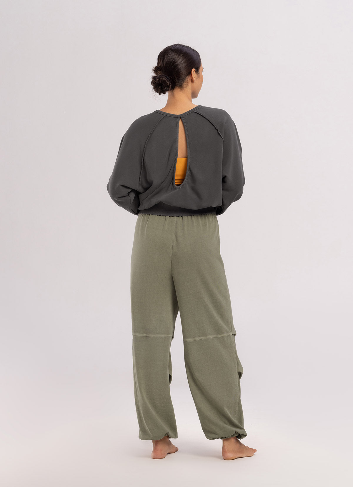 Double tuck pants (Unisex)_Grey Khaki