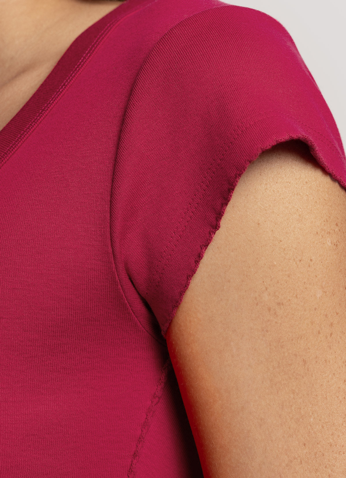 Essential scoop T_Persian Red