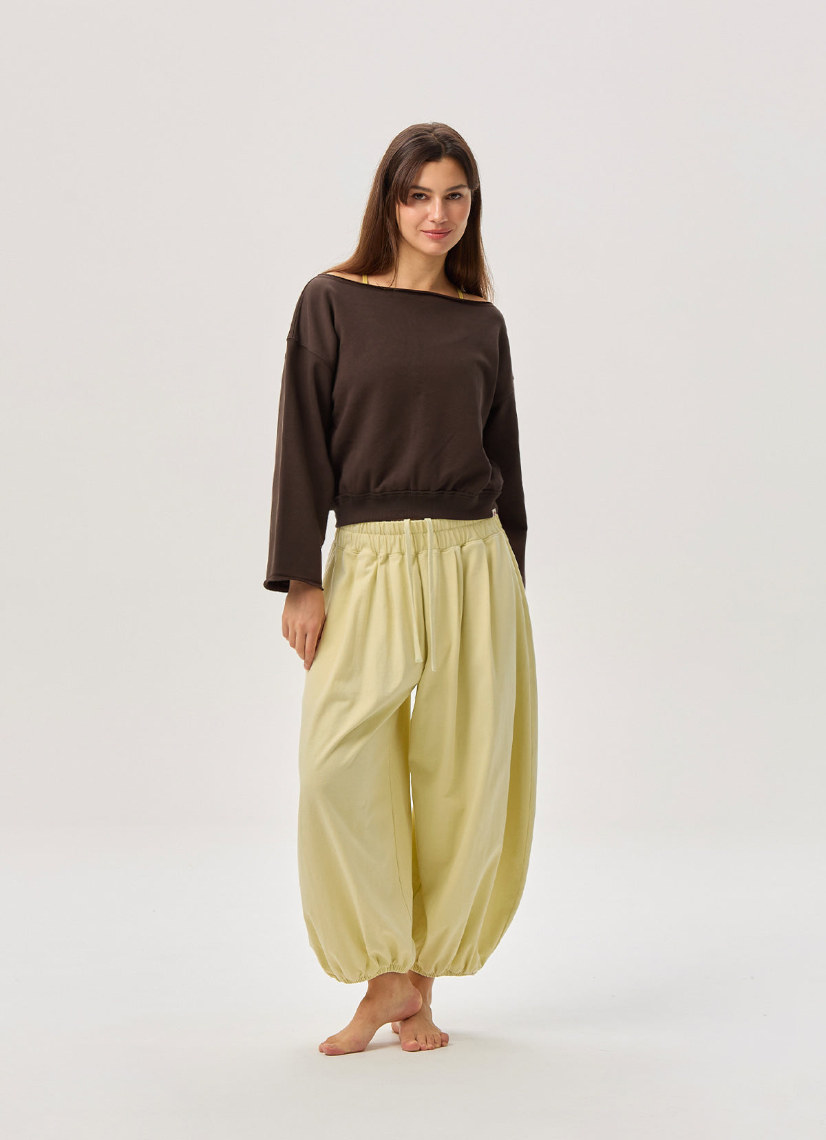 Off-shoulder sweat top_Coffee Bean